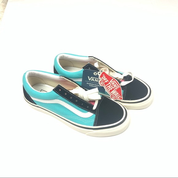 Vans Shoes - Vans OLD SKOOL Unisex Sneakers Round Toes Athletic Trainers 6 Woman / 4.5 Men